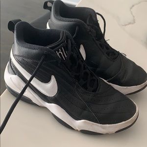 Black nike force sneakers
